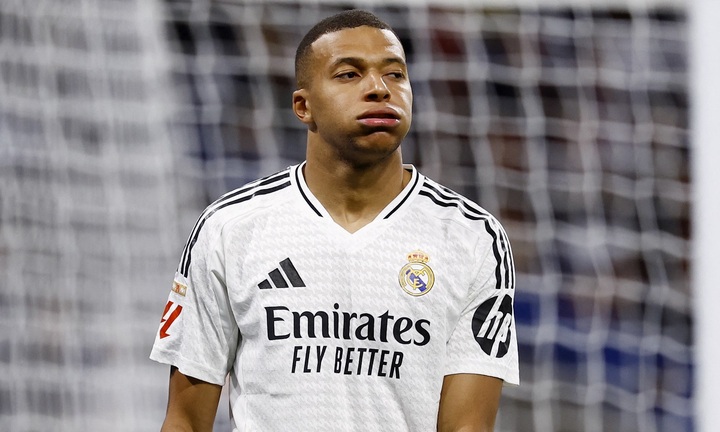 Mbappe lu mờ trước Lewandowski, Real Madrid thua đậm Barcelona