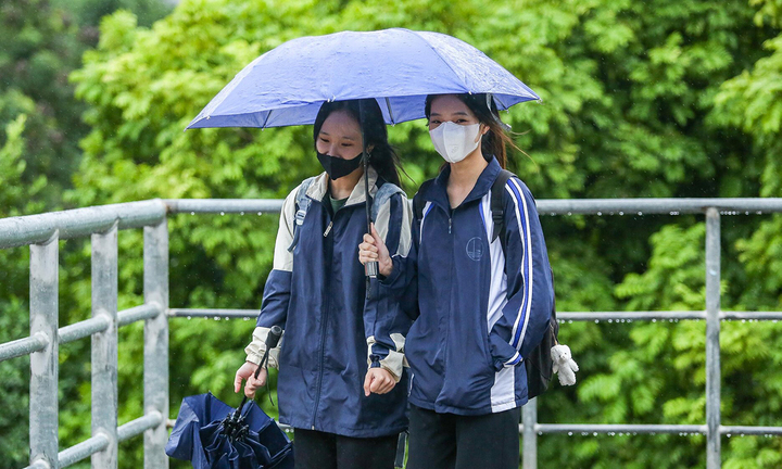 Dự báo thời tiết ngày 29/10: Miền Trung nhiều nơi mưa lớn, miền Bắc giảm nhiệt