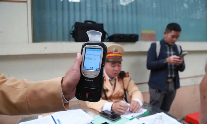 Đề xuất tăng mức phạt, trừ hết điểm bằng lái xe với người vi phạm nồng độ cồn