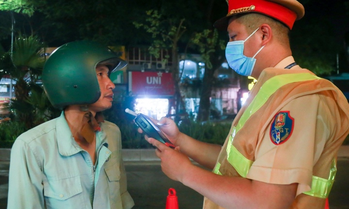 Bỏ luôn xe khi vi phạm nồng độ cồn, sẽ bị phạt thế nào?