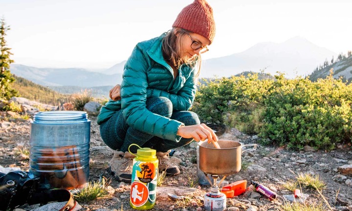 Mẹo làm bếp cồn mini từ vỏ lon cho dân phượt