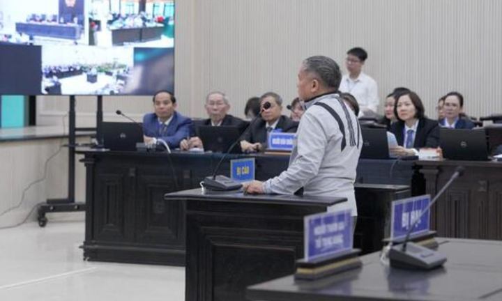 Cựu giám đốc khai giúp AIC trúng 3 gói thầu nhưng chỉ được tặng thuốc nhuộm tóc