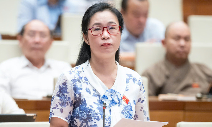 Nhiều giáo viên áp lực, phải năn nỉ phụ huynh mua bảo hiểm y tế cho học sinh