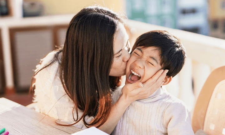 Tôi ế chồng, có nên nghe lời chị dâu, nuôi cháu để về già có người phụng dưỡng?