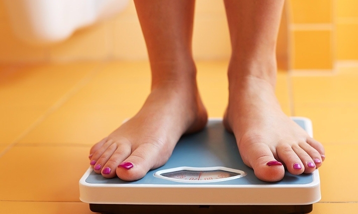 Vì sao cân nặng thay đổi trong ngày? 