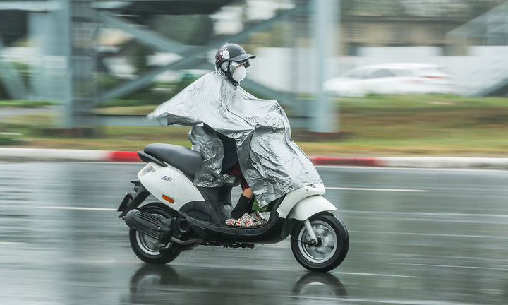 Dự báo thời tiết ngày 4/11: Bắc Bộ nhiều nơi chuyển rét, Trung Bộ mưa to và dông