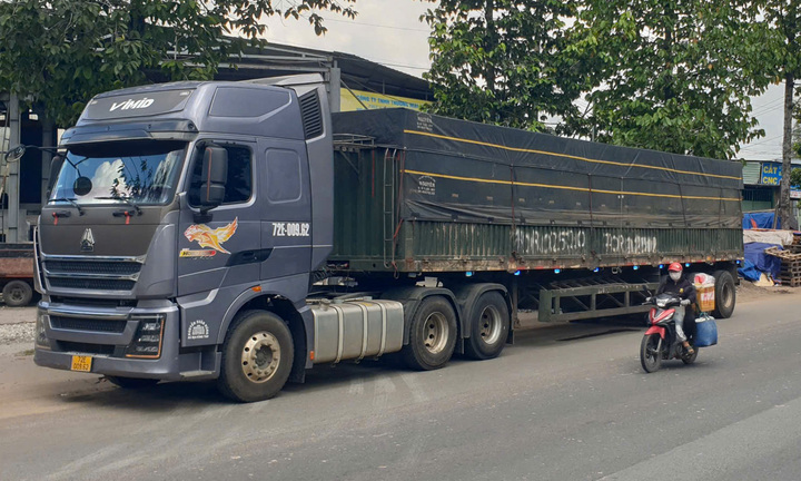 Tin tai nạn giao thông ngày 4/11: Người đàn ông tử vong dưới gầm xe container