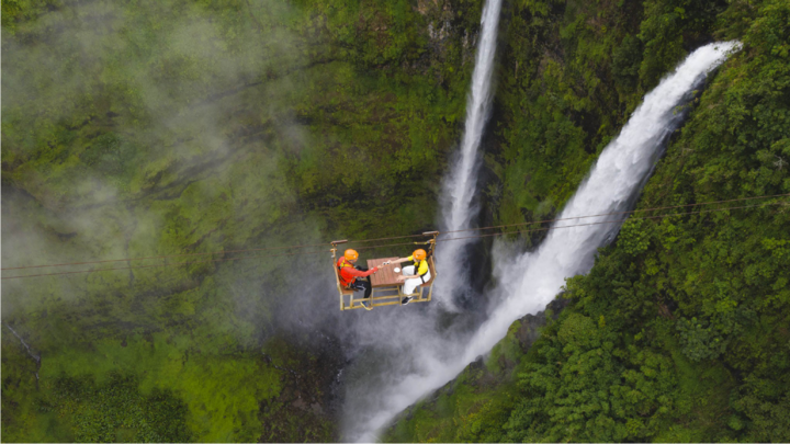 Nằm võng, uống cà phê giữa không trung ngắm thác đôi ở Lào