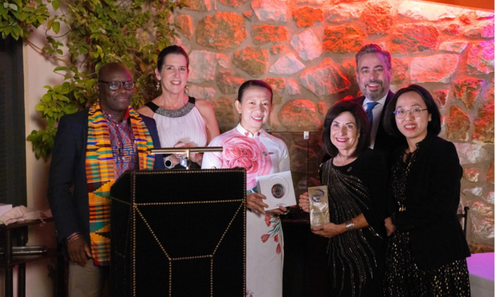 Liên đoàn Khai vấn Quốc tế vinh danh AEON Việt Nam