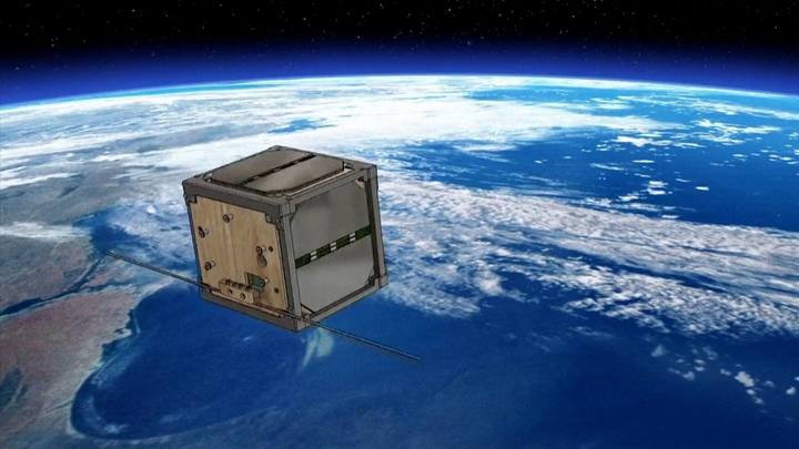 Cận cảnh vệ tinh gỗ đầu tiên trên thế giới 