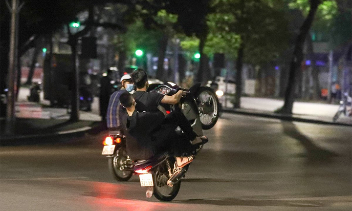 Tổ chức đua xe trái phép, sản xuất biển số xe giả bị phạt tới 100 triệu đồng