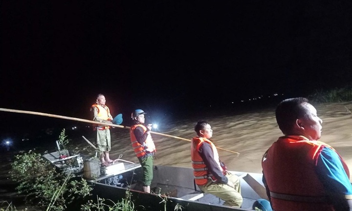 Cứu em học sinh lớp 5, người đàn ông ở Quảng Bình bị nước cuốn mất tích