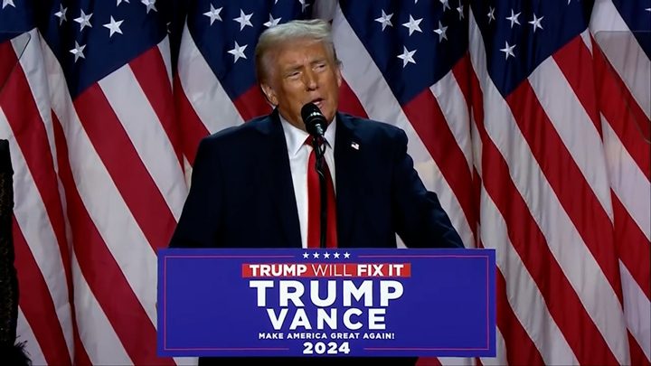 Ông Trump lên sân khấu, tuyên bố chiến thắng, cam kết mang đến 'thời hoàng kim'