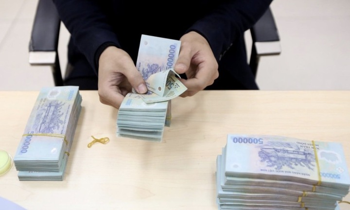 Người gửi tiền có phải nộp phí bảo hiểm tiền gửi?