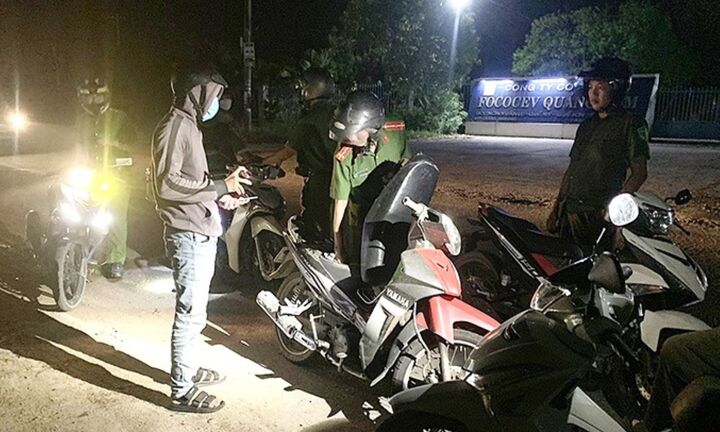 Công an xã có được dừng xe xử phạt khi không có CSGT đi cùng?