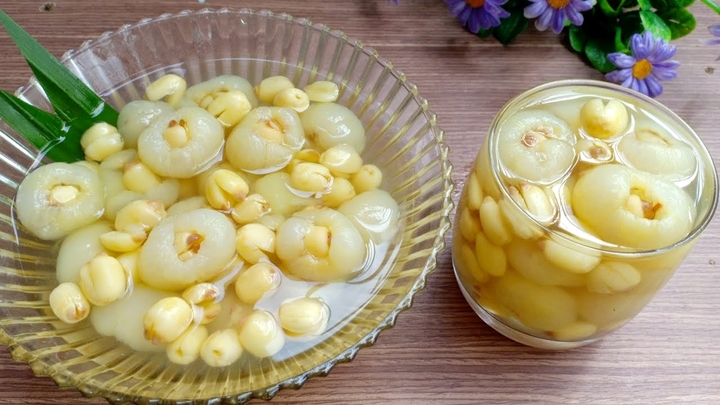 Cách nấu chè hạt sen long nhãn thơm ngon đơn giản