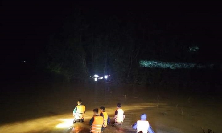 Lật ghe, hai vợ chồng ở Quảng Ngãi chết đuối 