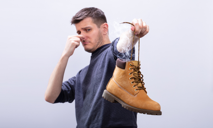 5 tuyệt chiêu khử mùi hôi giày