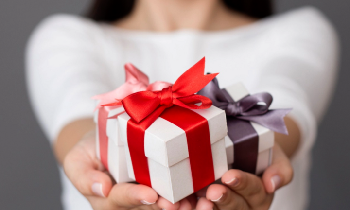 Bị hội phụ huynh cô lập vì không góp tiền mua quà tặng giáo viên ngày 20/11