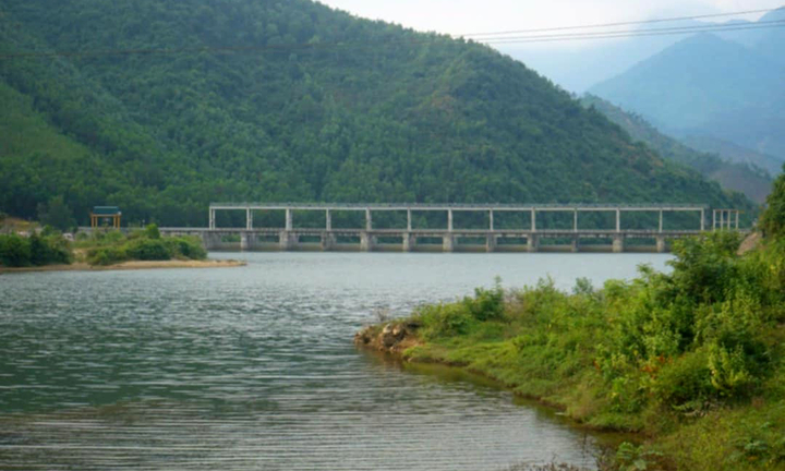 Nước ngập vào nhà, nhiều hộ dân ở Đà Nẵng yêu cầu Ban quản lý đền bù