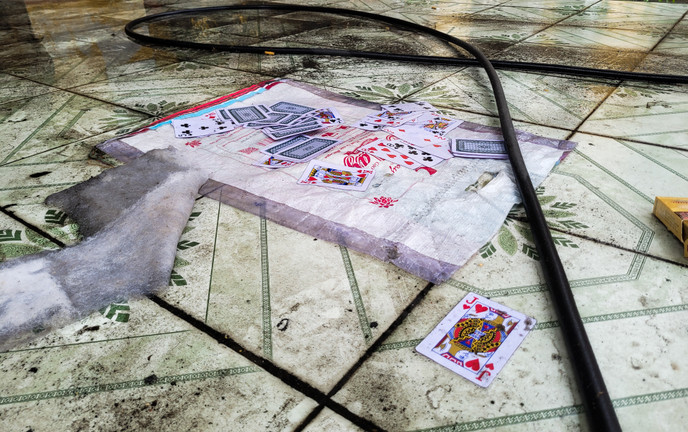 Loạt trụ sở trên ‘đất vàng’ ở Hà Tĩnh bỏ hoang, trở thành nơi sát phạt ‘đỏ đen’