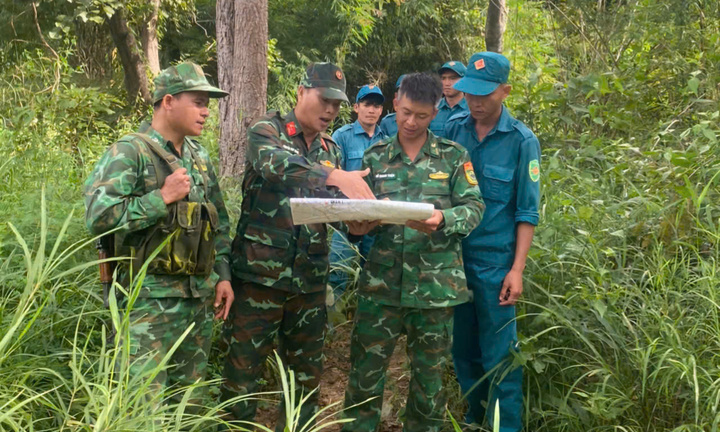 Hàng trăm người tham gia tìm kiếm máy bay YAK - 130 ở Đắk Lắk