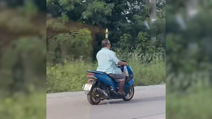 Ngỡ ngàng màn 'diễn xiếc' kỳ lạ trên đường phố Thái Lan