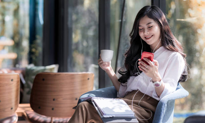 Chỉ có ở gen Z: Xin nghỉ phép đột xuất vì tắc đường, 'bạn gái em sinh nhật'