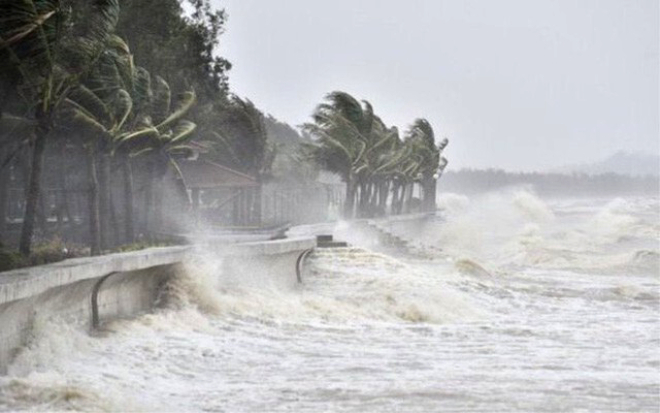 Ngày mai bão Toraji đổ bộ Biển Đông, tương tác bão đôi với Yinxing