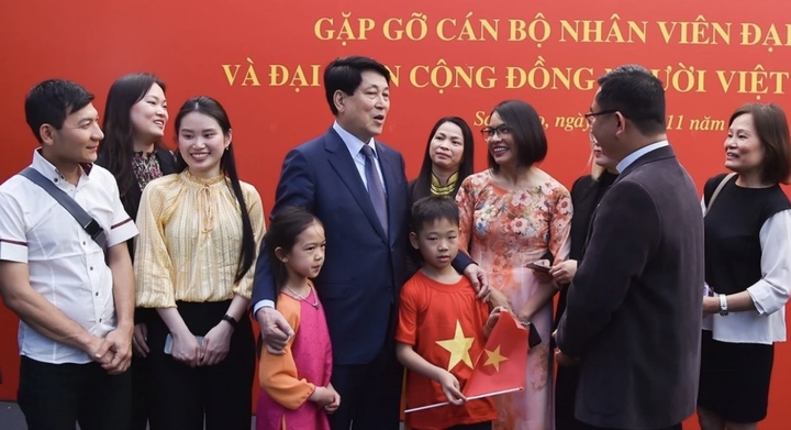 Chủ tịch nước Lương Cường thăm Đại sứ quán và cộng đồng người Việt Nam tại Chile