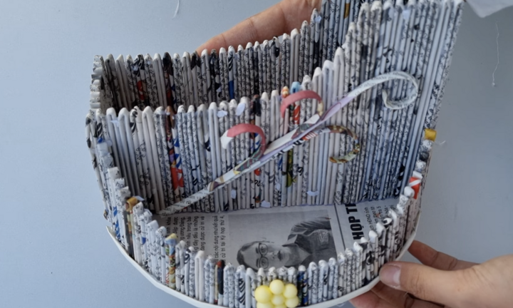 Mẹo làm hũ đựng đồ cực xinh từ giấy báo