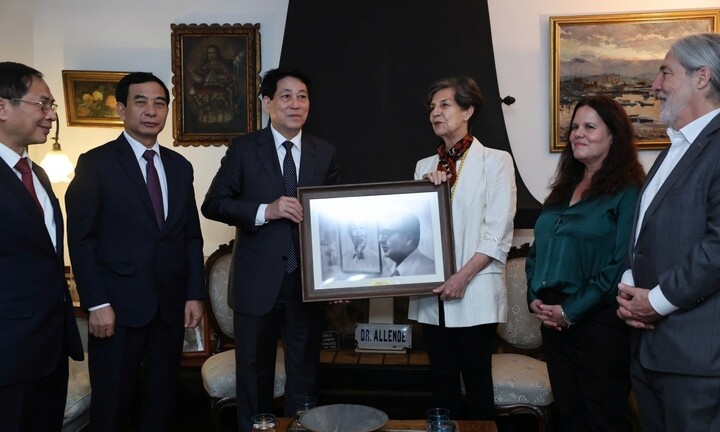 Chủ tịch nước Lương Cường thăm gia đình cố Tổng thống Chile Salvador Allende