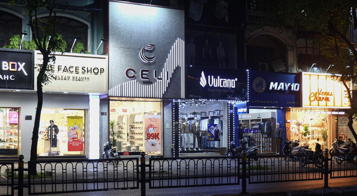 Khách thờ ơ mua sắm, cửa hàng vắng ngắt trước ngày hội siêu giảm giá 11/11