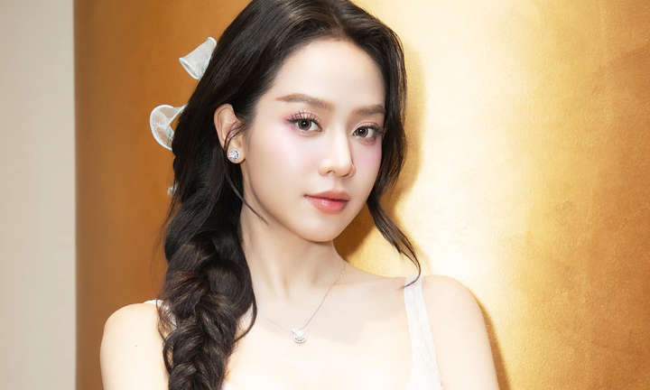 Học vấn của người đẹp Việt Nam vừa đăng quang Hoa hậu Quốc tế 2024