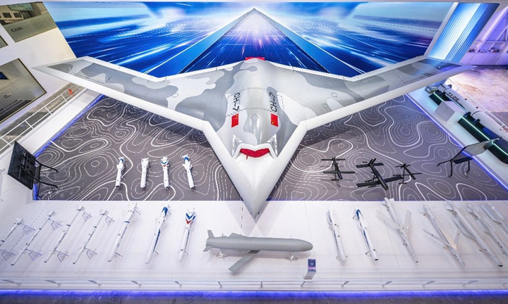 J-35A, J-15T, QH-7... và loạt khí tài mới tại triển lãm hàng không Trung Quốc