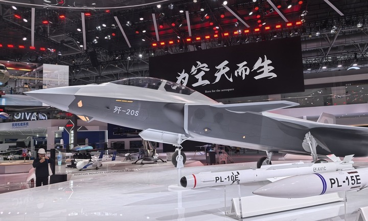 Trung Quốc ra mắt J-20S - Tiêm kích thế hệ 5 hai chỗ ngồi đầu tiên trên thế giới
