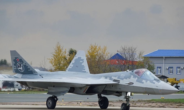 Chiến đấu cơ Su-57 mới nhất của Nga vượt trội hơn J-35 mới của Trung Quốc?