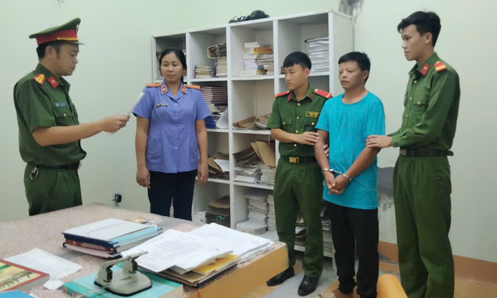 Khởi tố tài xế livestream xúc phạm, đấm vào mặt CSGT khi bị lập biên bản