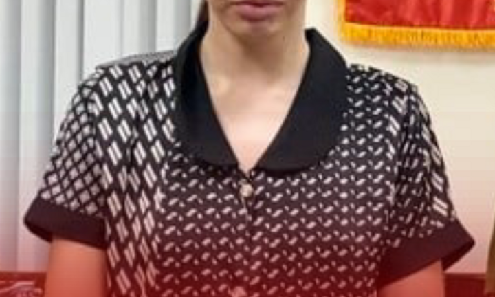 Người mẫu An Tây vừa khóc vừa xin lỗi: 'Em mất hết sự nghiệp rồi' 