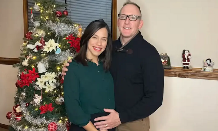 Cô gái nổi tiếng nhờ đòi chồng trả lương 2,5 triệu đồng/tuần mới làm việc nhà