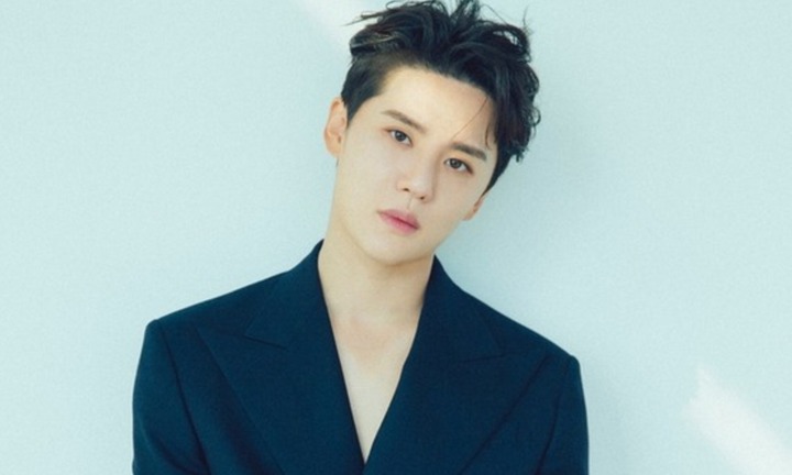 Sao Hàn 16/11: Sao nam bị tống tiền 101 lần; Rosé tiết lộ bạn trai ghen tuông