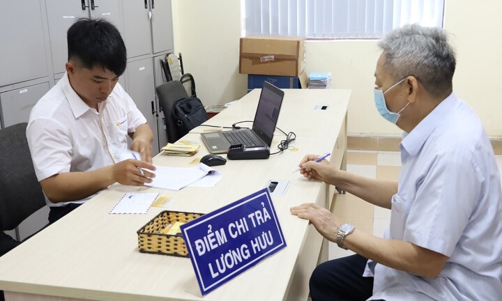 Cán bộ, công chức đóng BHXH 15 năm nghỉ hưu trước tuổi sẽ giữ nguyên lương hưu