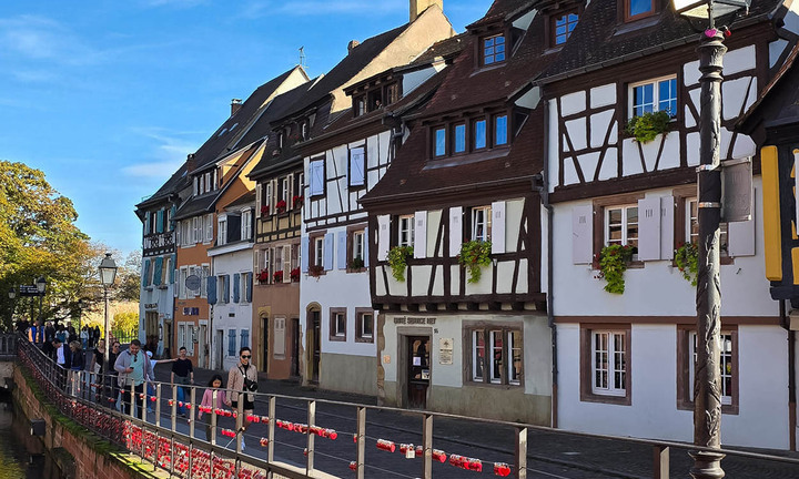 Ngồi thuyền, dạo quanh làng cổ Colmar 1000 năm tuổi long lanh trong nắng Thu 