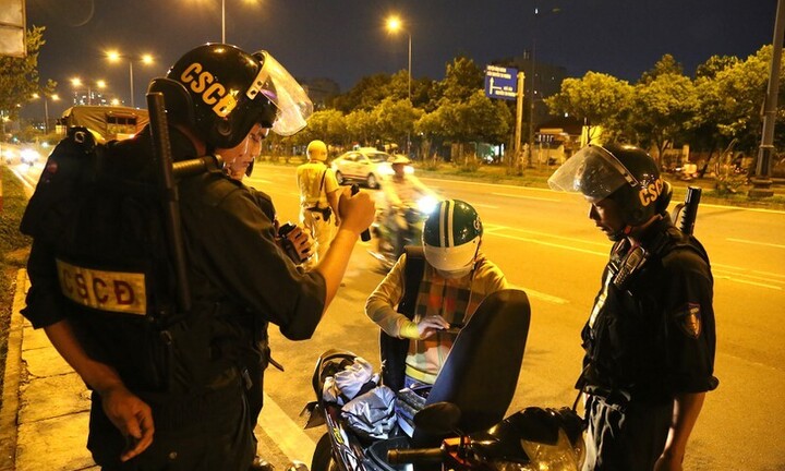 Cảnh sát cơ động có được tạm giữ xe vi phạm luật giao thông không?