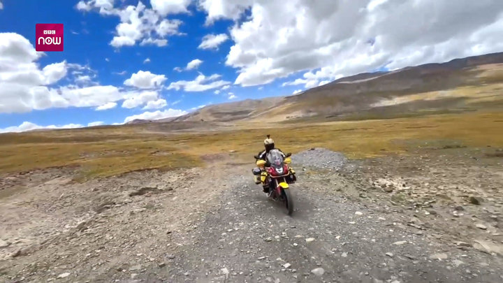 Chàng trai chạy mô tô vượt 12.000km xuyên quốc gia trong 30 ngày