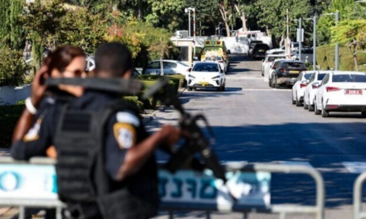 Nhà riêng của Thủ tướng Israel bị bắn pháo sáng