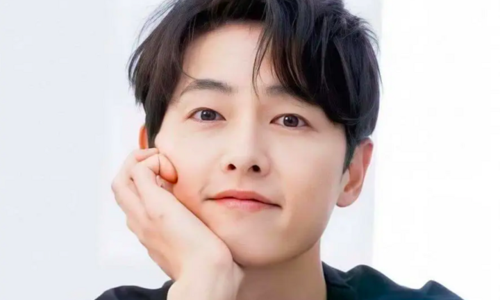 Sao Hàn 17/11: Song Joong Ki hạnh phúc hơn sau ly hôn, thư gửi Sulli gây sốt