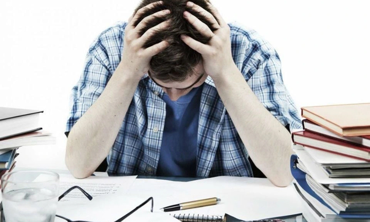 Mệt mỏi tột cùng sau 30 năm giả vờ làm 'trai thẳng'