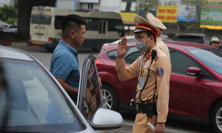 Lùi xe ô tô trên đường một chiều bị phạt bao nhiêu tiền?