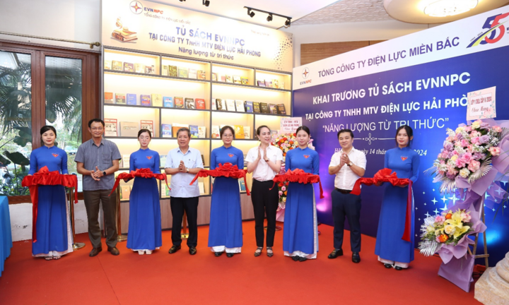 Khai trương tủ sách EVNNPC 'Năng lượng từ tri thức'